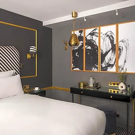 Snob Hotel