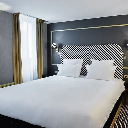 Snob Hotel