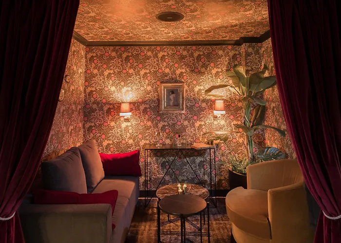 Snob Hotel 4*