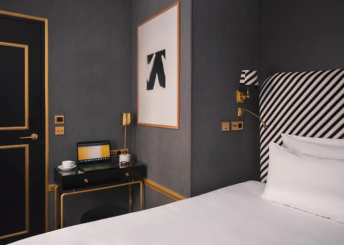 Snob ホテル パリ