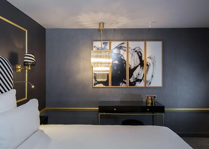 Snob Hotel
