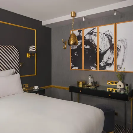 Snob Hotel