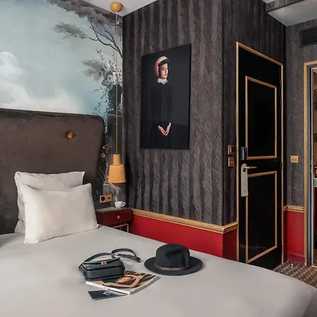 Snob Hotel