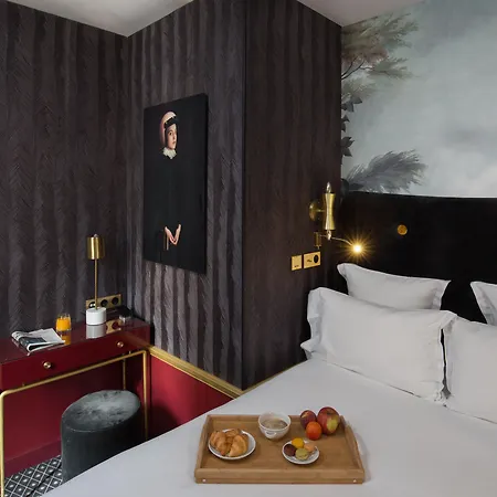 Snob Hotel